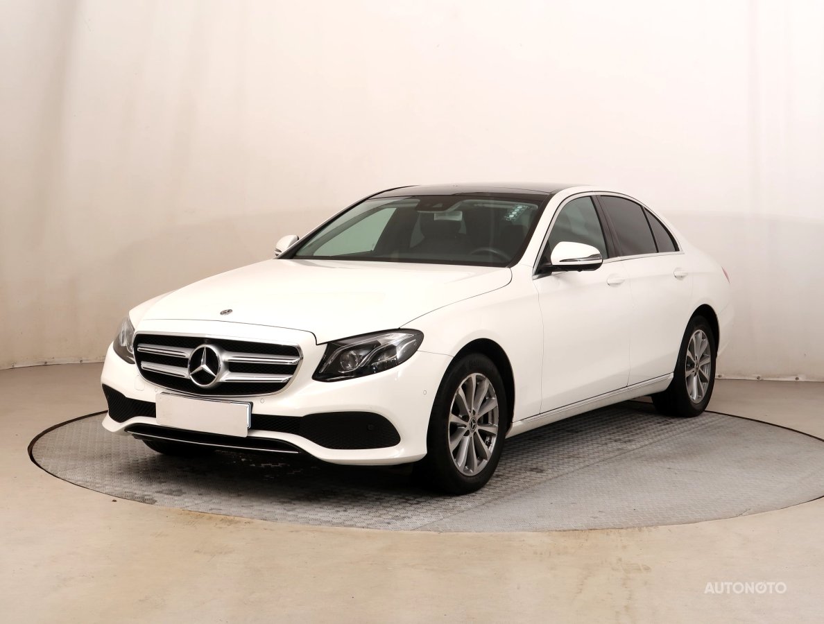 Mercedes-Benz E, 2018 - pohled č. 3