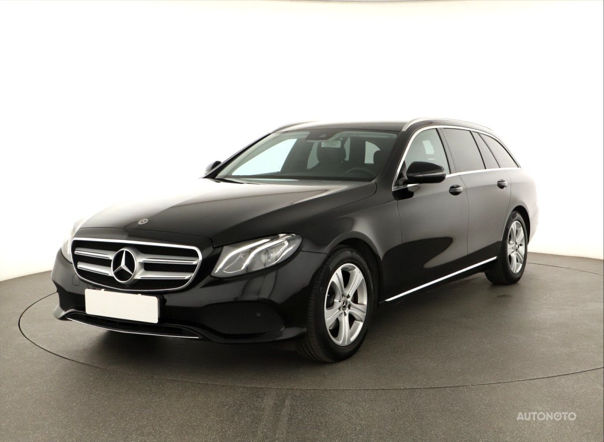 Mercedes-Benz E, 2017 - pohled č. 3