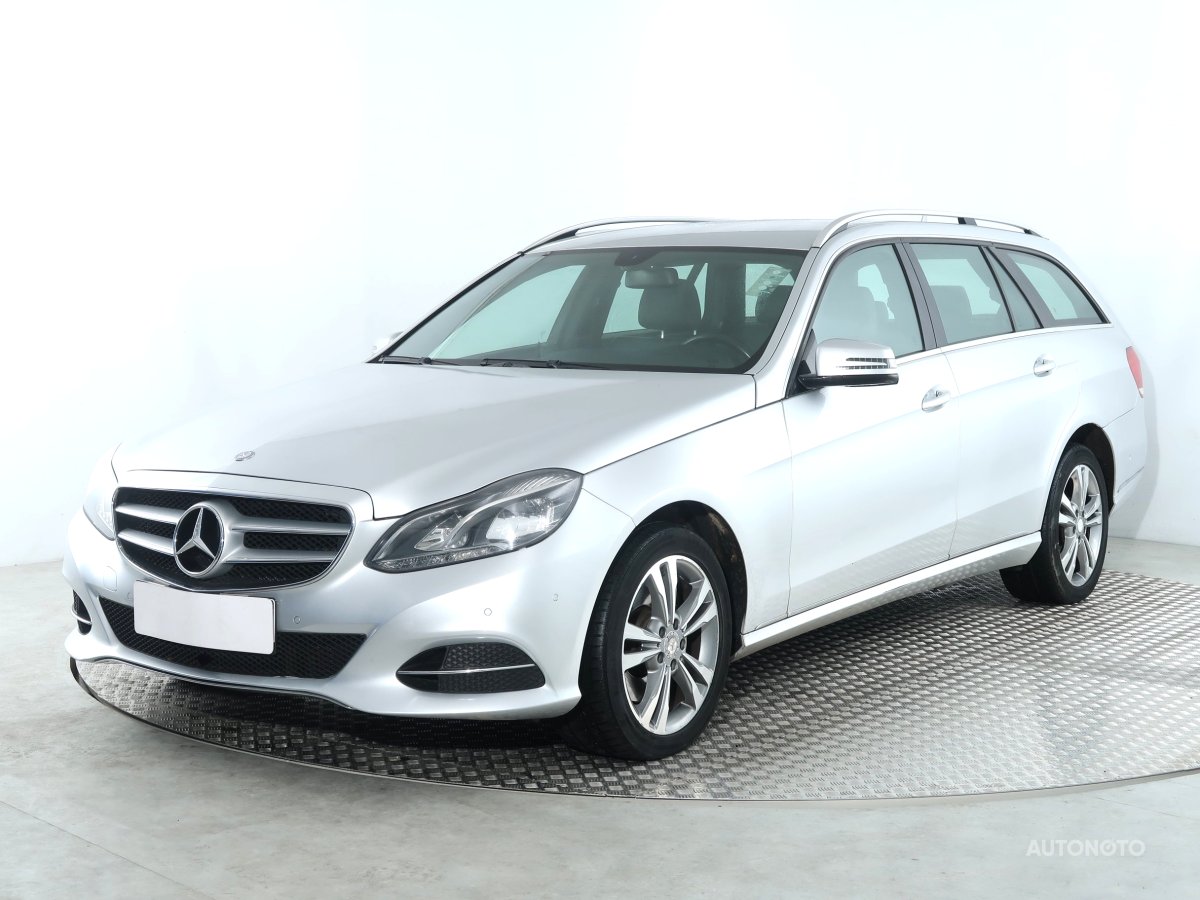 Mercedes-Benz E, 2014 - pohled č. 3