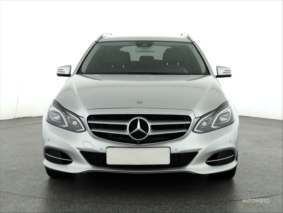 Mercedes-Benz E, 2014 - pohled č. 2