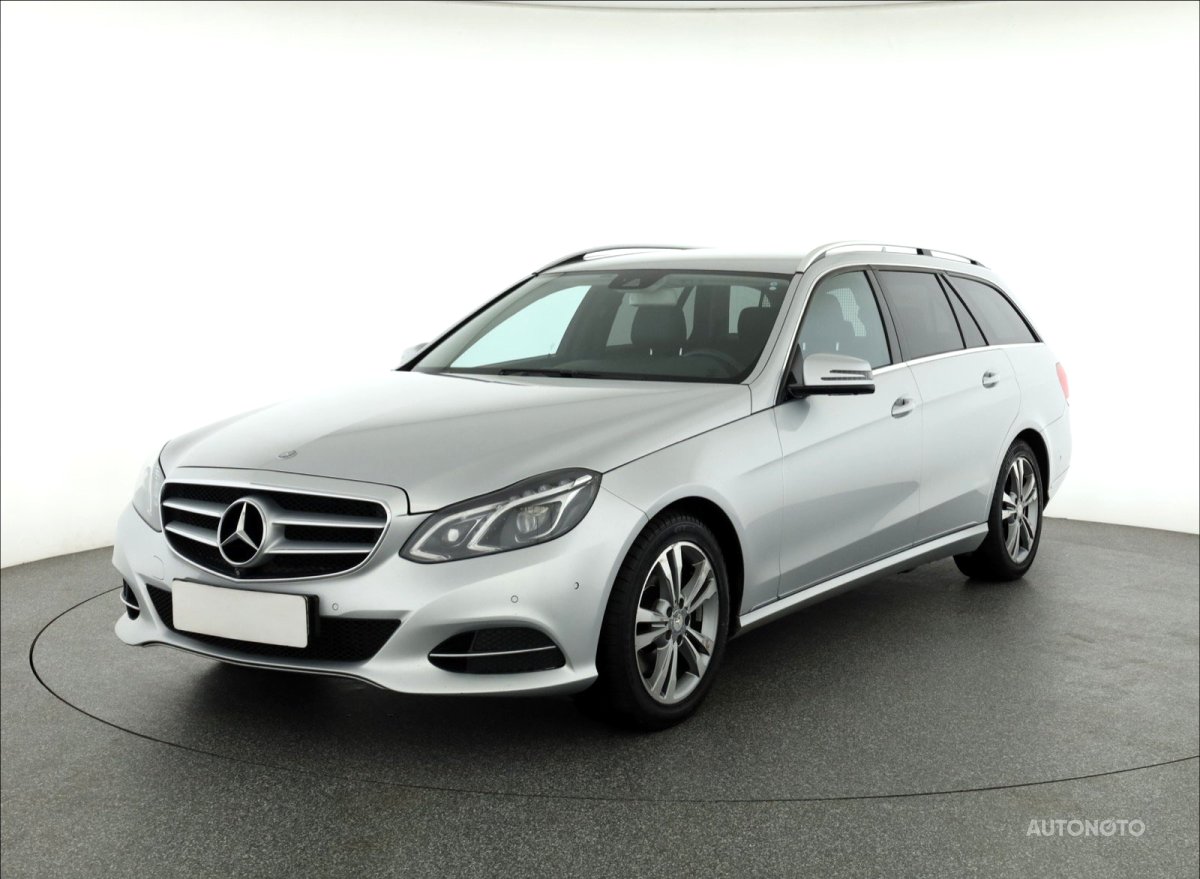 Mercedes-Benz E, 2014 - pohled č. 3