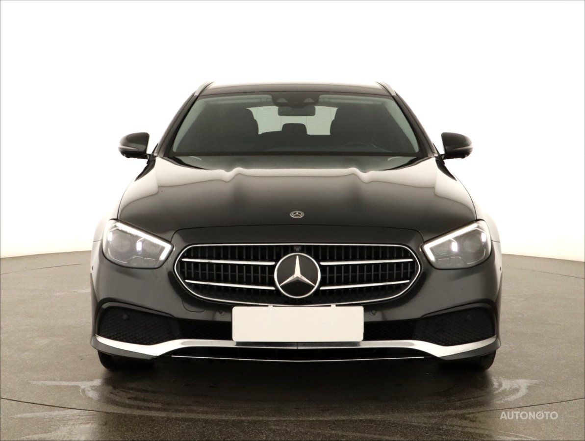 Mercedes-Benz E, 2021 - pohled č. 2