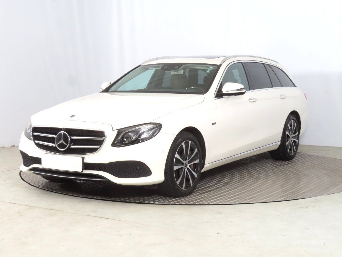 Mercedes-Benz E, 2019 - pohled č. 3