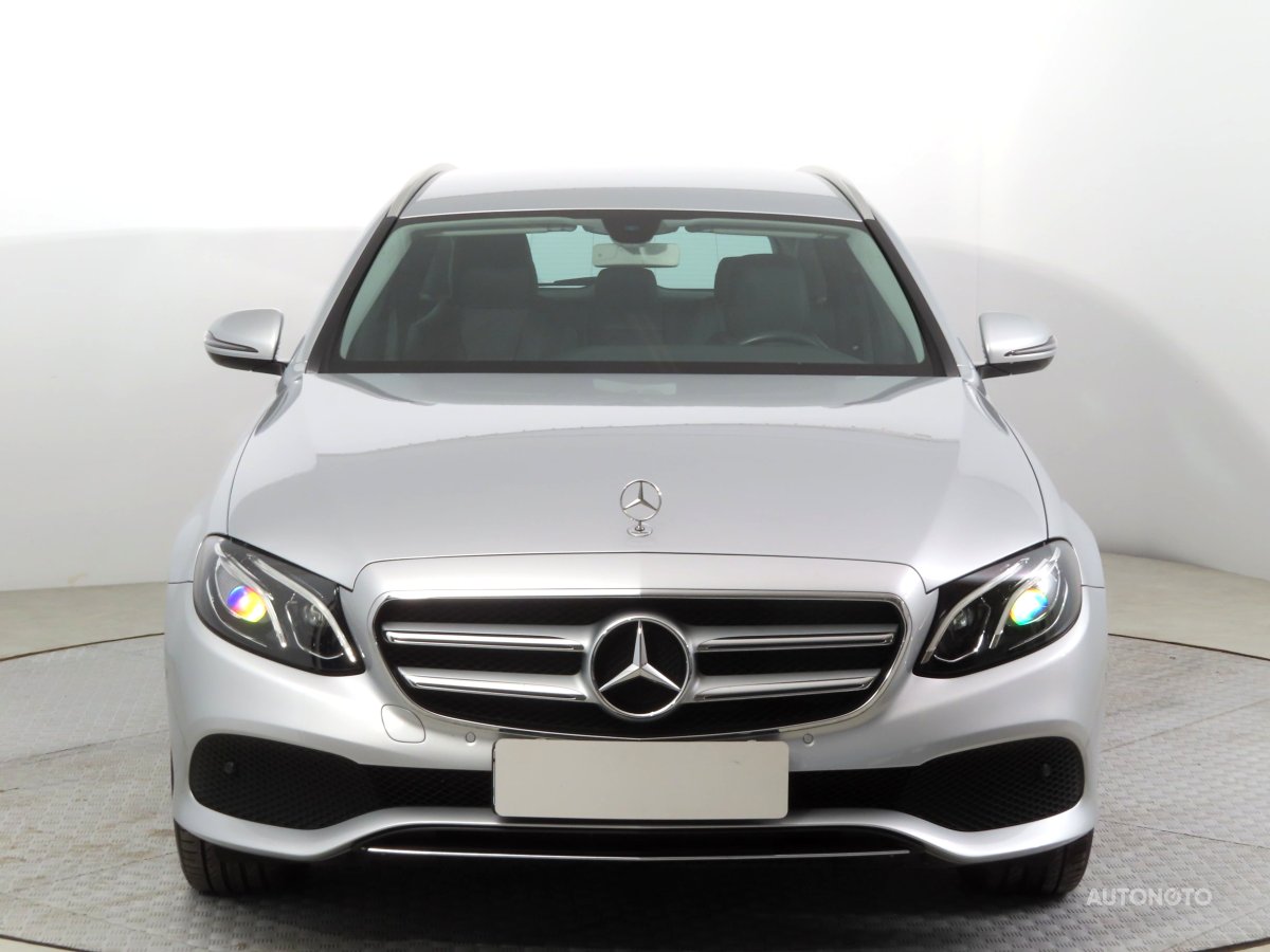 Mercedes-Benz E, 2017 - pohled č. 2