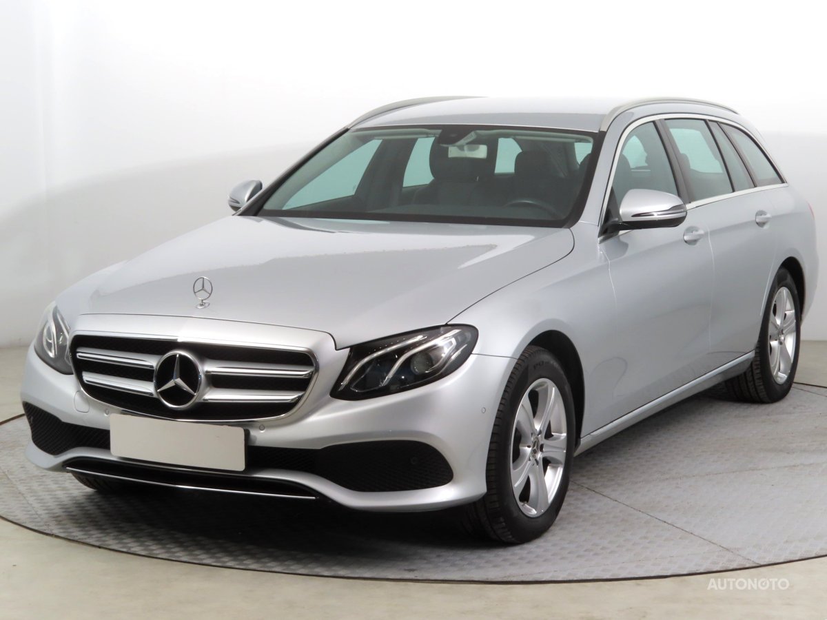 Mercedes-Benz E, 2017 - pohled č. 3