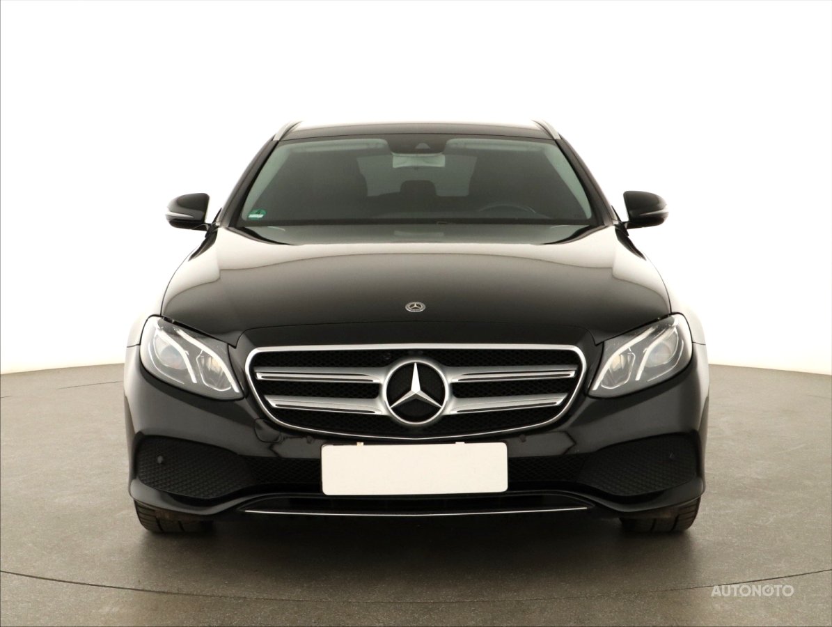 Mercedes-Benz E, 2018 - pohled č. 2