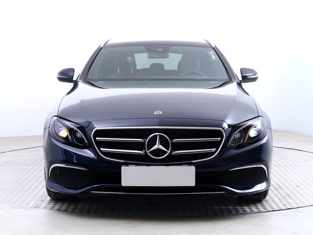 Mercedes-Benz E, 2018 - pohled č. 2