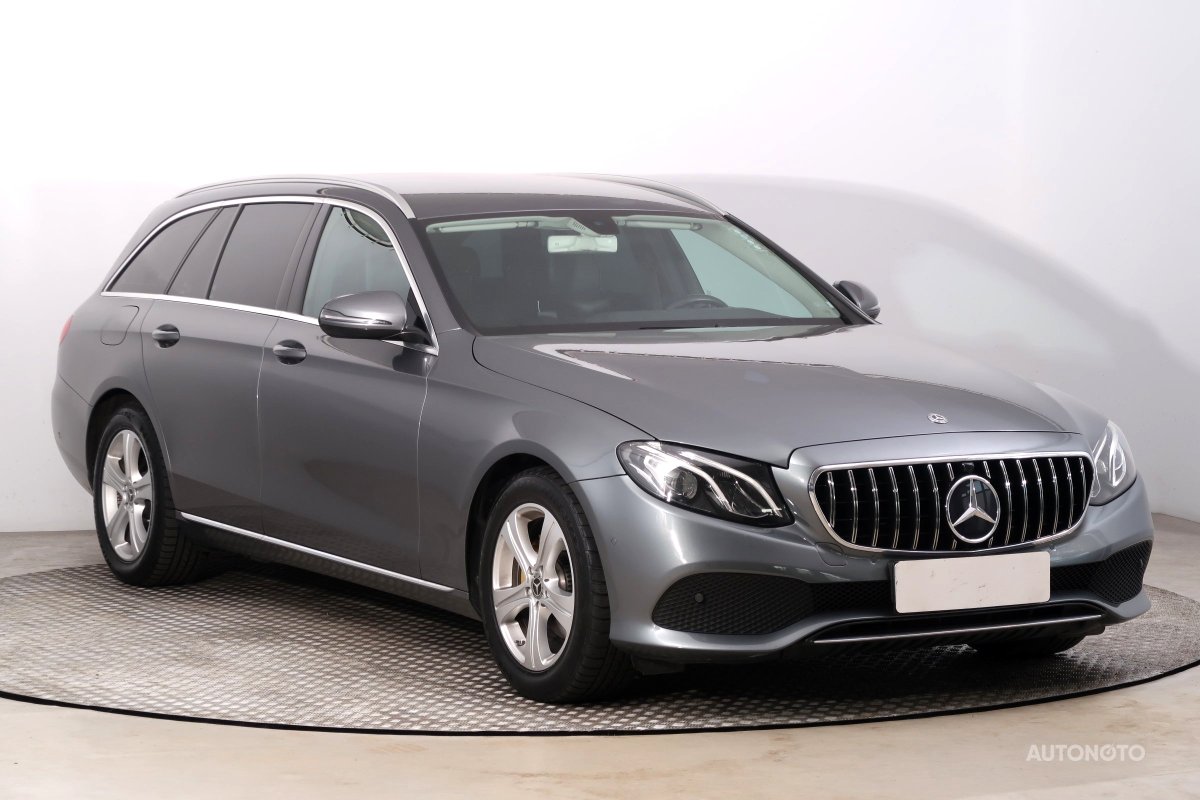 Mercedes-Benz E, 2018 - celkový pohled