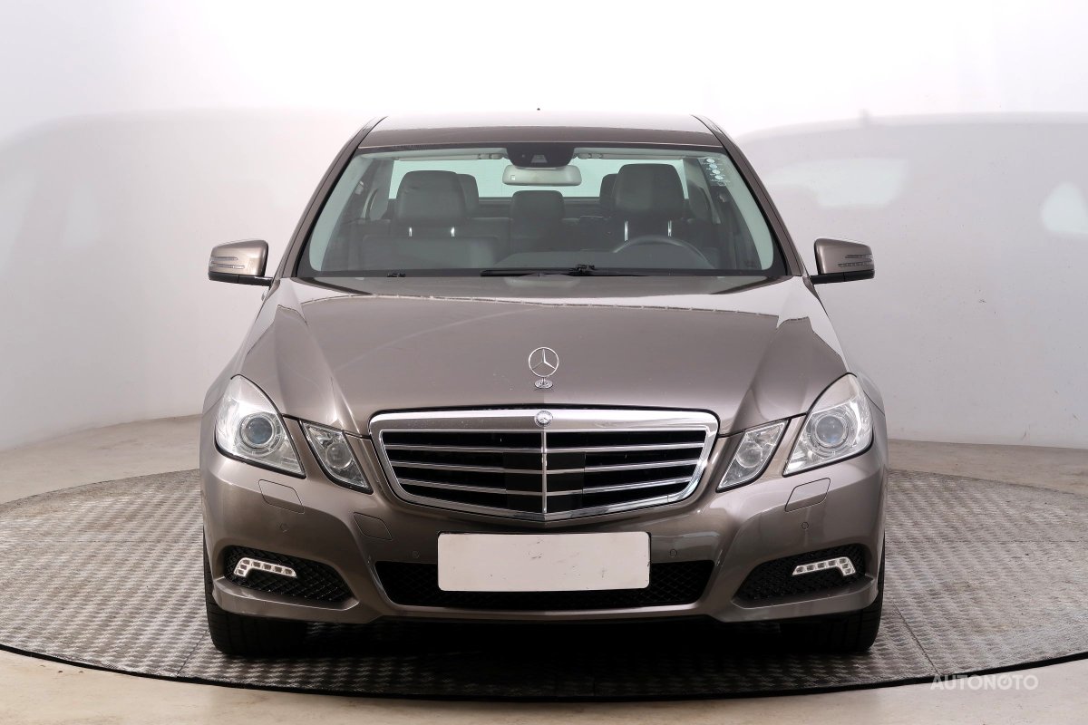 Mercedes-Benz E, 2010 - pohled č. 2