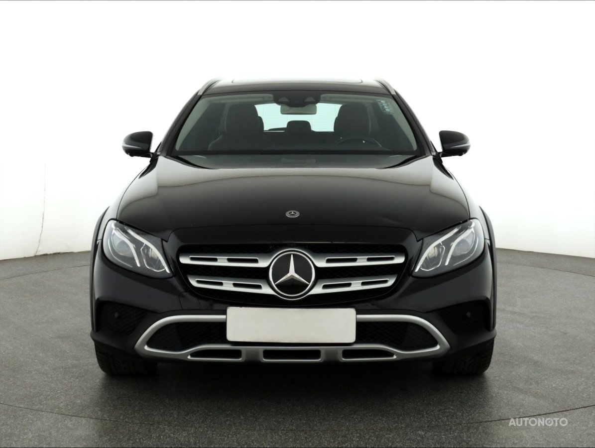 Mercedes-Benz E, 2019 - pohled č. 2