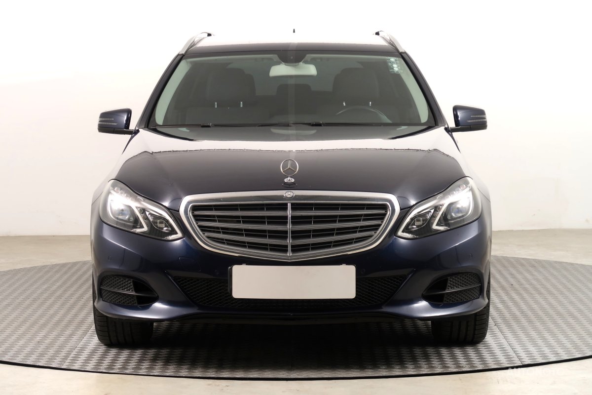 Mercedes-Benz E, 2016 - pohled č. 2