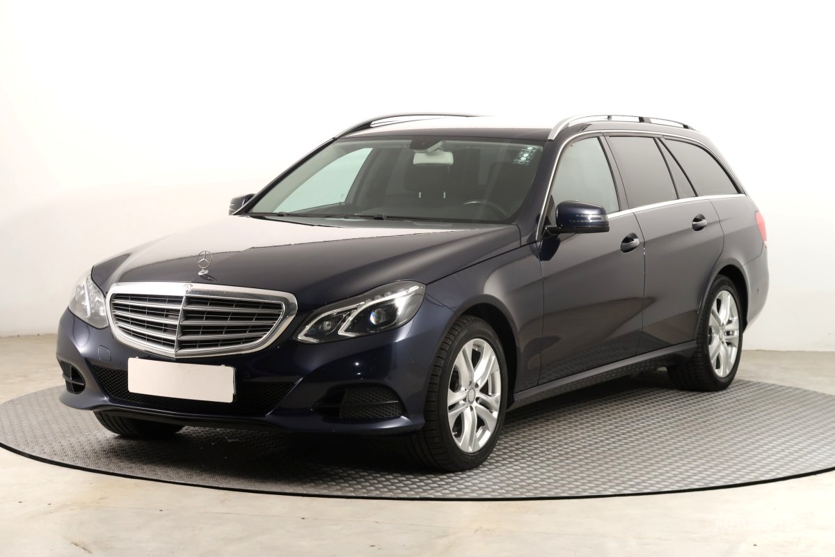 Mercedes-Benz E, 2016 - pohled č. 3