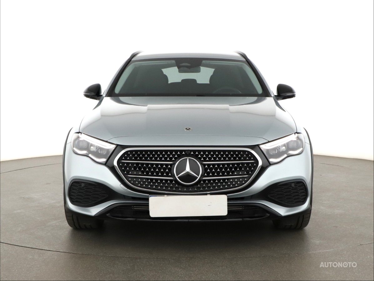 Mercedes-Benz E, 2024 - pohled č. 2