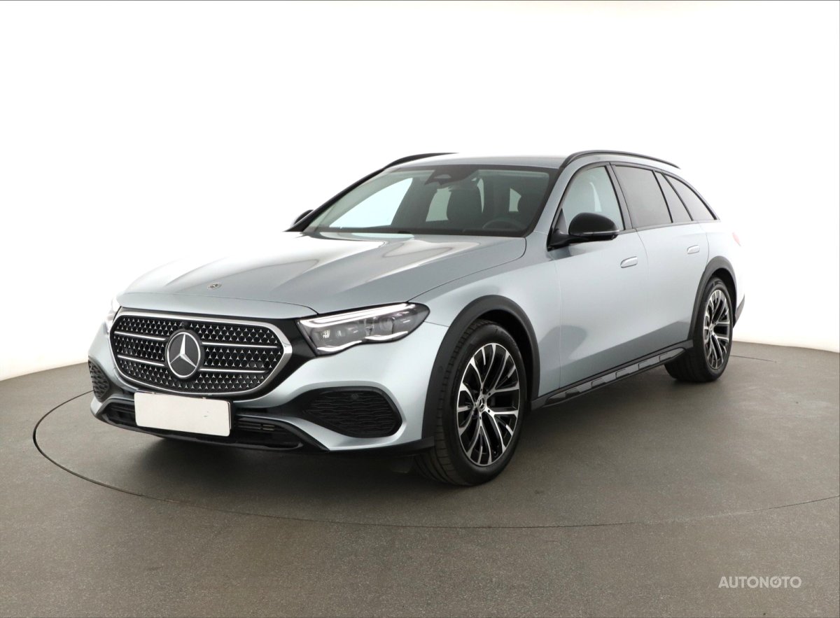 Mercedes-Benz E, 2024 - pohled č. 3