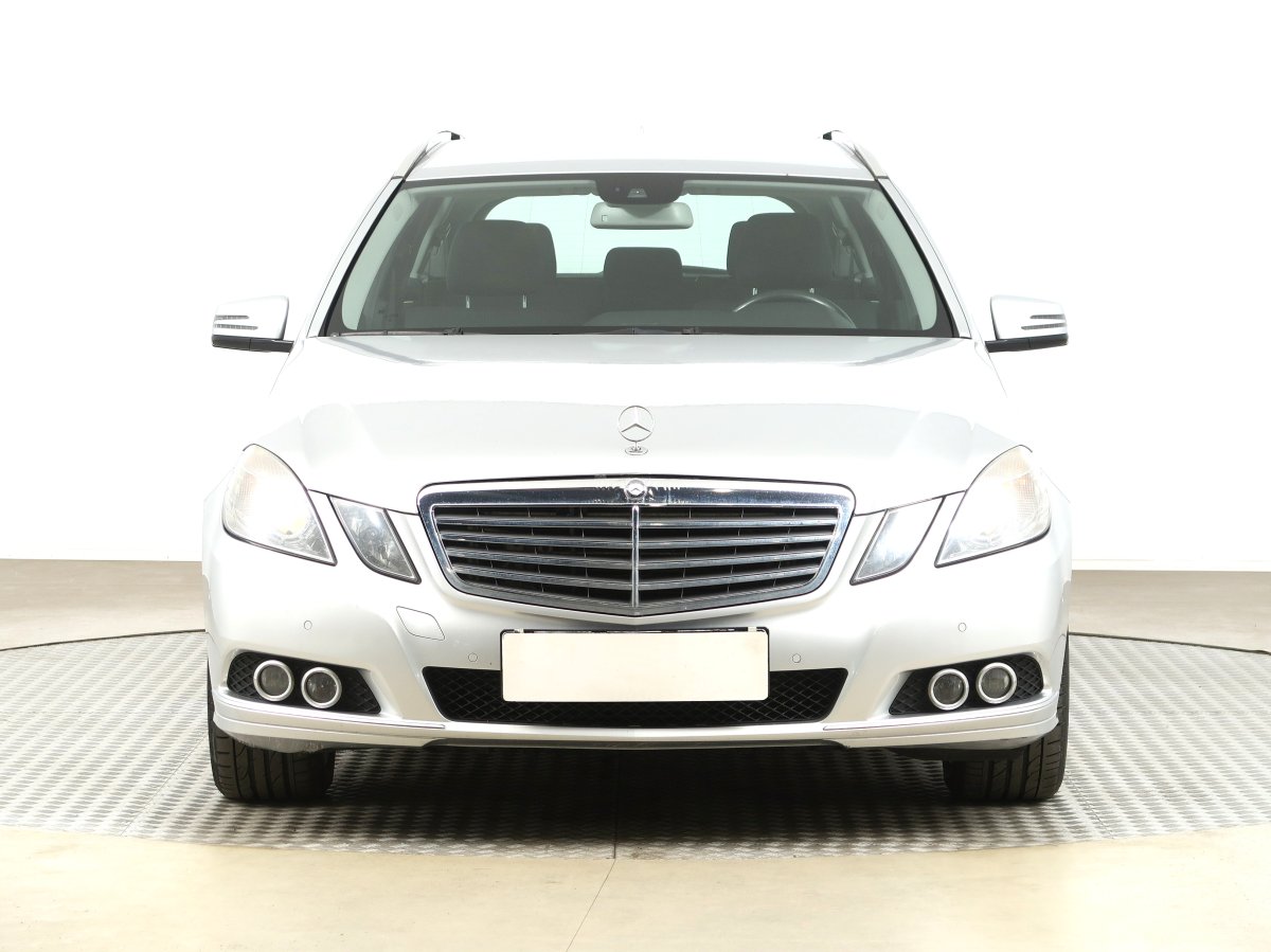 Mercedes-Benz E, 2010 - pohled č. 2