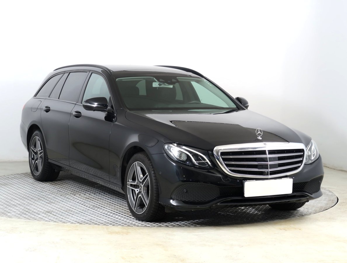 Mercedes-Benz E, 2017 - pohled č. 1