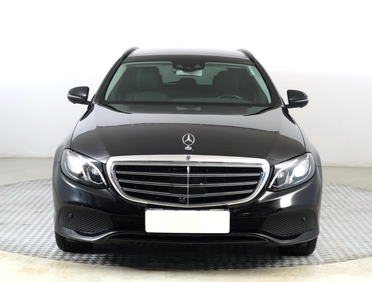 Mercedes-Benz E, 2017 - pohled č. 2
