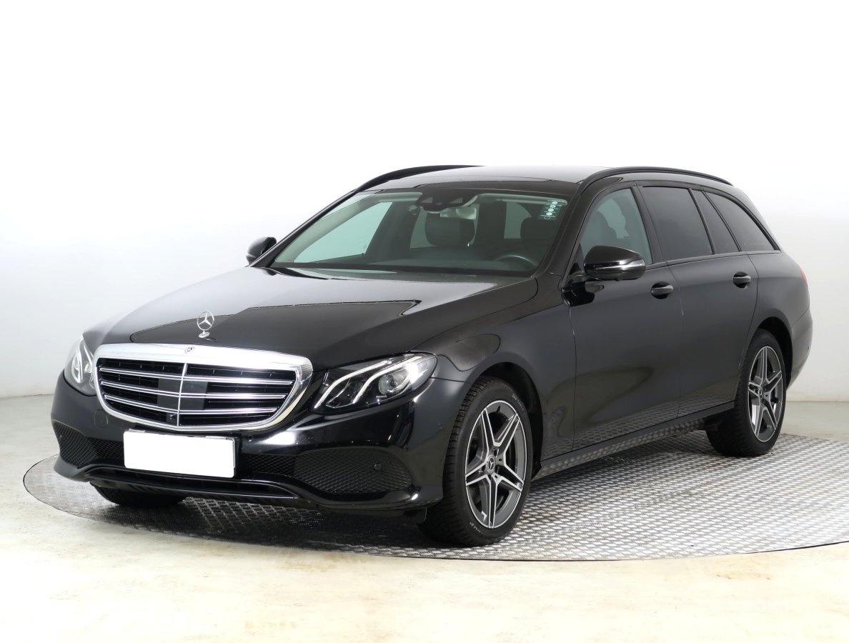 Mercedes-Benz E, 2017 - pohled č. 3