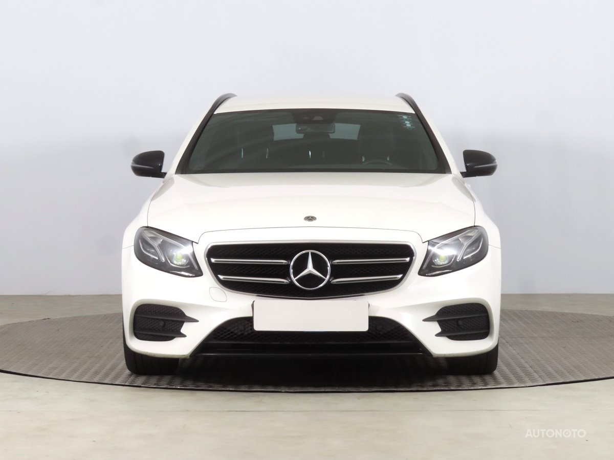 Mercedes-Benz E, 2019 - pohled č. 2