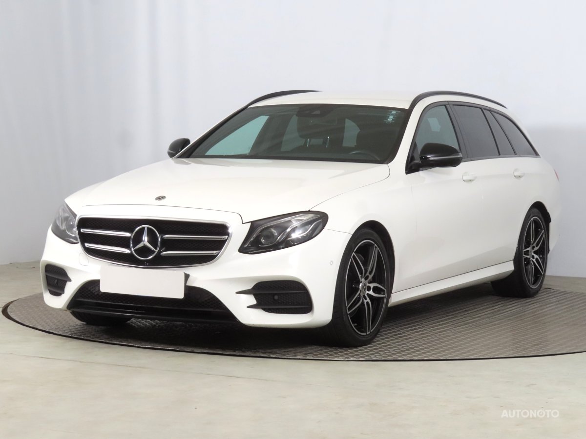 Mercedes-Benz E, 2019 - pohled č. 3