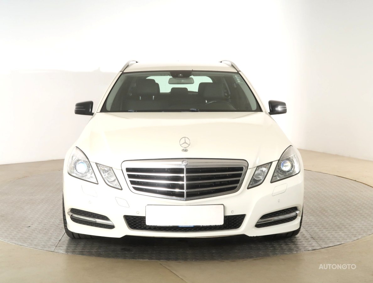 Mercedes-Benz E, 2011 - pohled č. 2