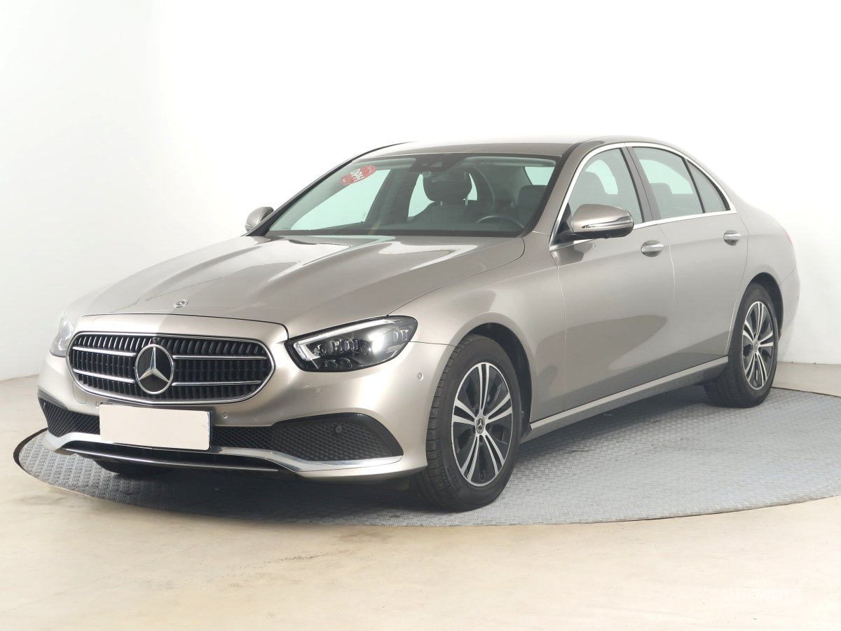 Mercedes-Benz E, 2021 - pohled č. 3