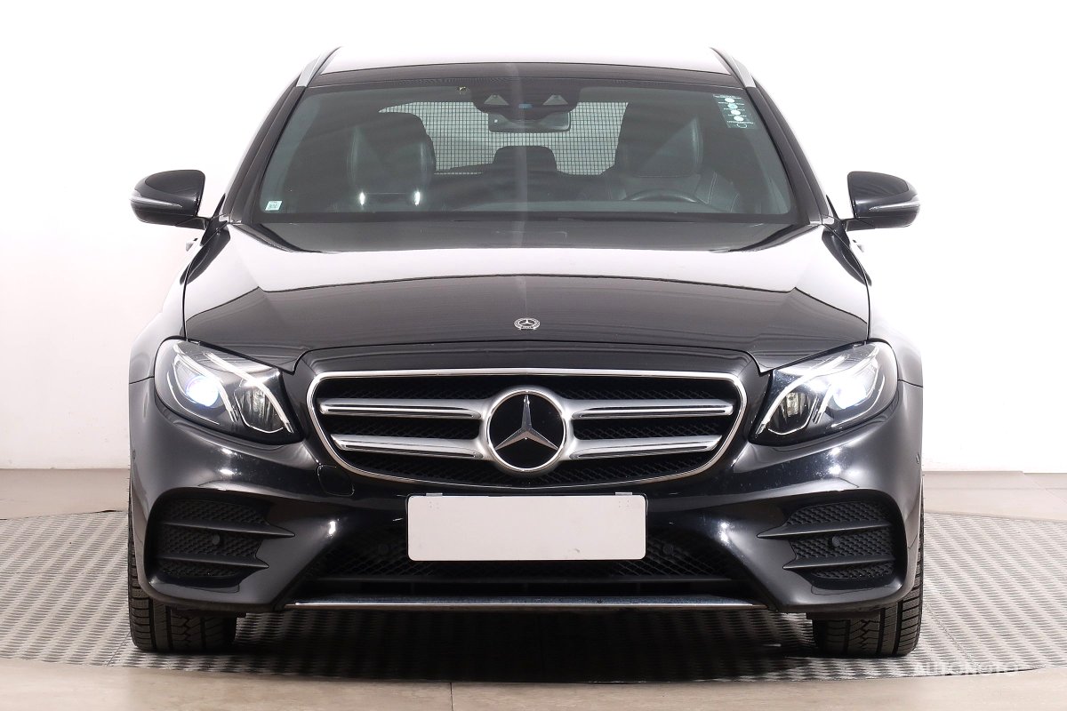 Mercedes-Benz E, 2017 - pohled č. 2