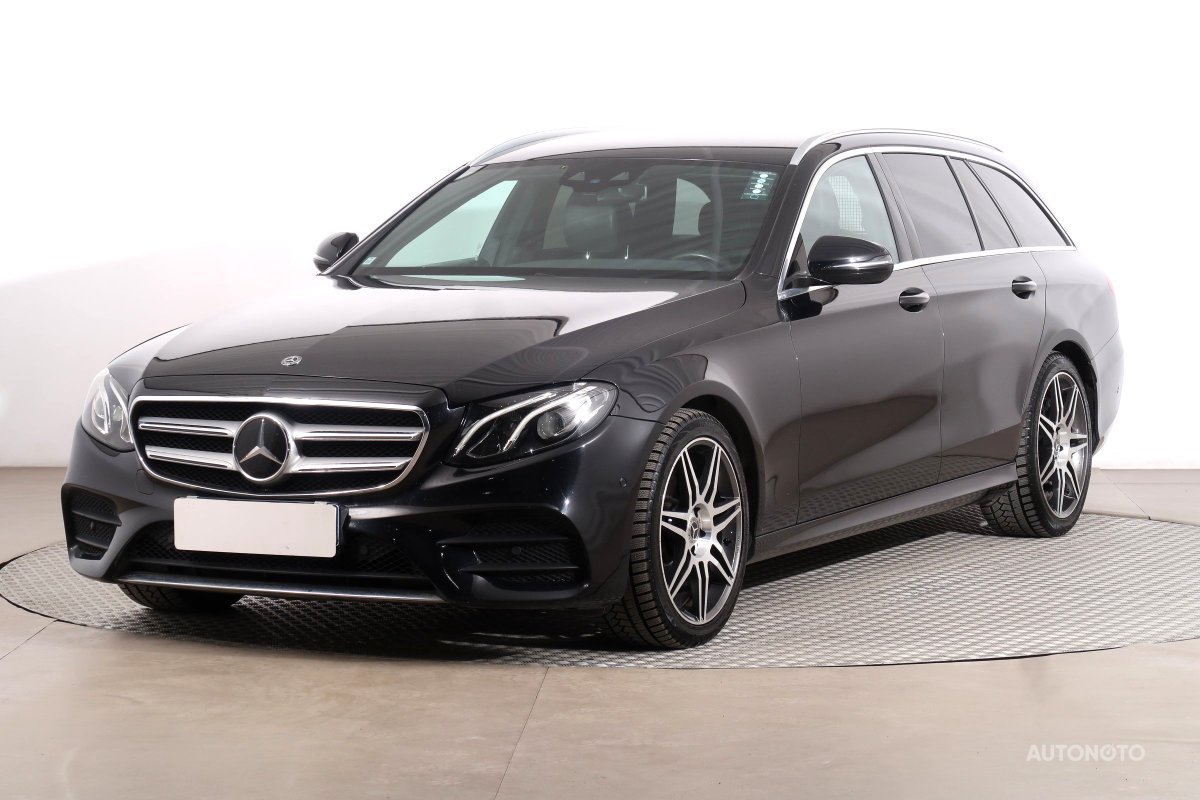 Mercedes-Benz E, 2017 - pohled č. 3