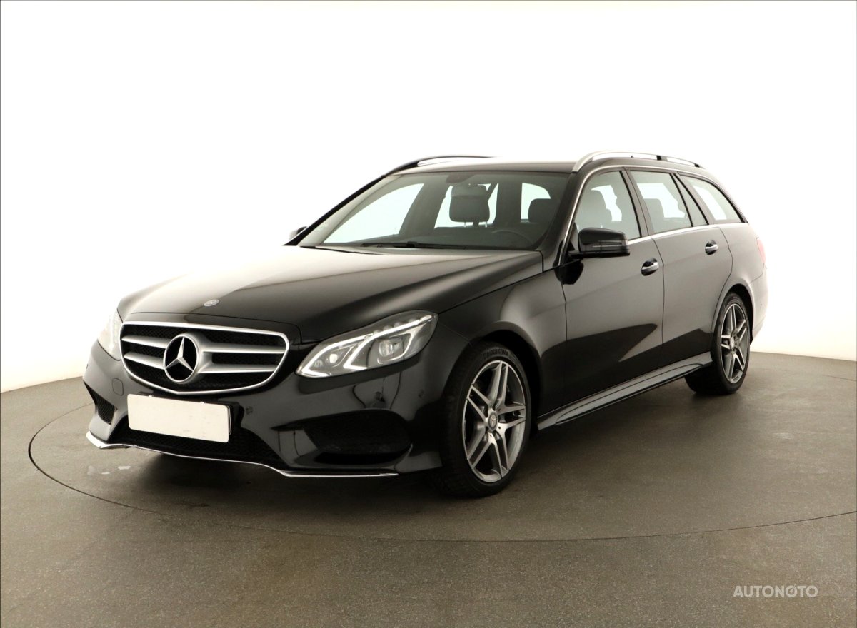 Mercedes-Benz E, 2016 - pohled č. 3