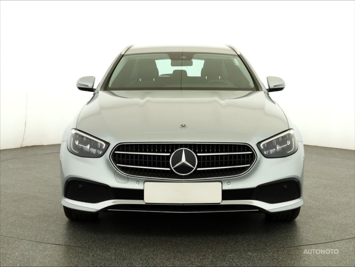 Mercedes-Benz E, 2021 - pohled č. 2