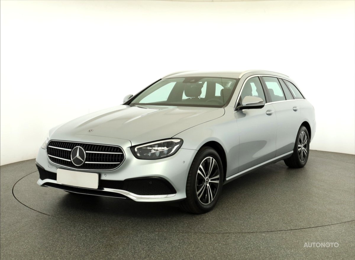 Mercedes-Benz E, 2021 - pohled č. 3