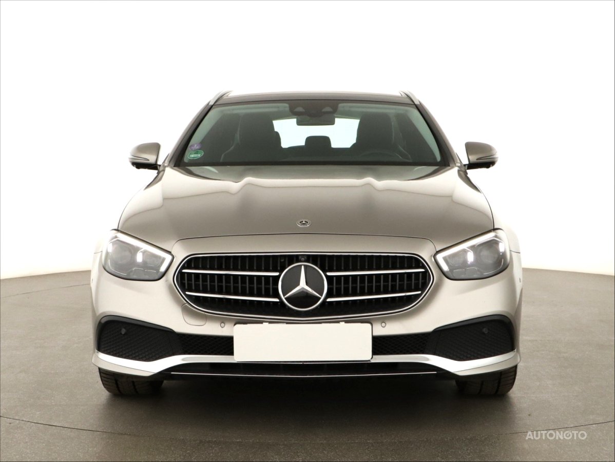 Mercedes-Benz E, 2021 - pohled č. 2