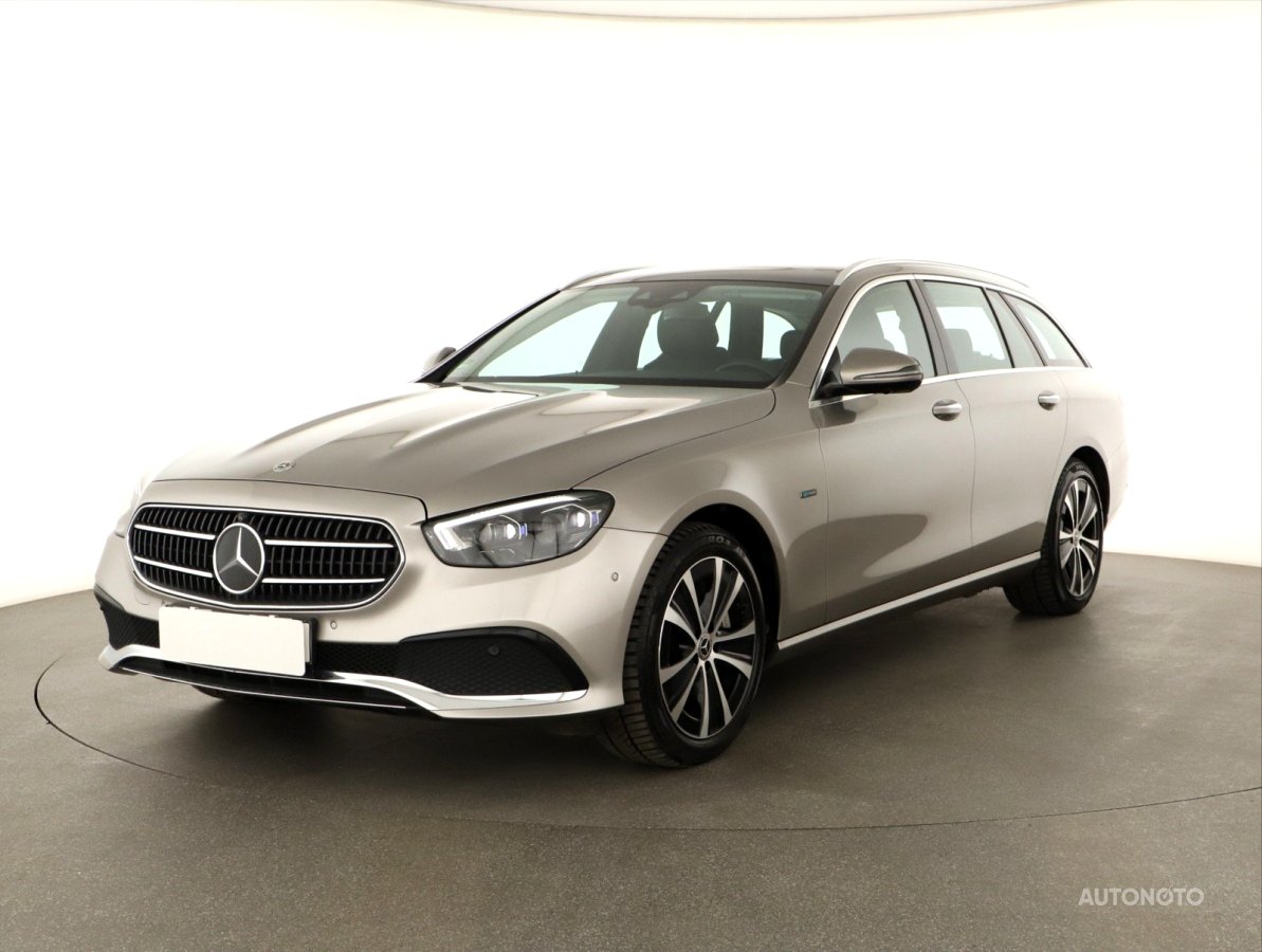 Mercedes-Benz E, 2021 - pohled č. 3