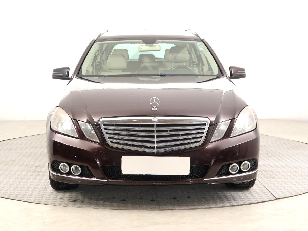 Mercedes-Benz E, 2010 - pohled č. 2