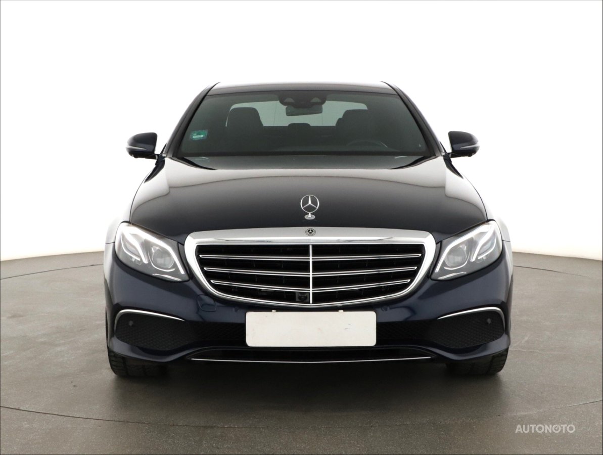 Mercedes-Benz E, 2017 - pohled č. 2
