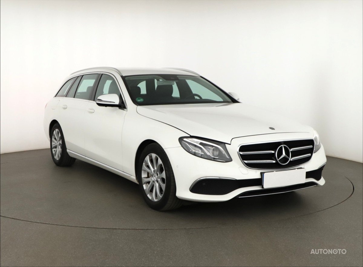 Mercedes-Benz E, 2019 - celkový pohled