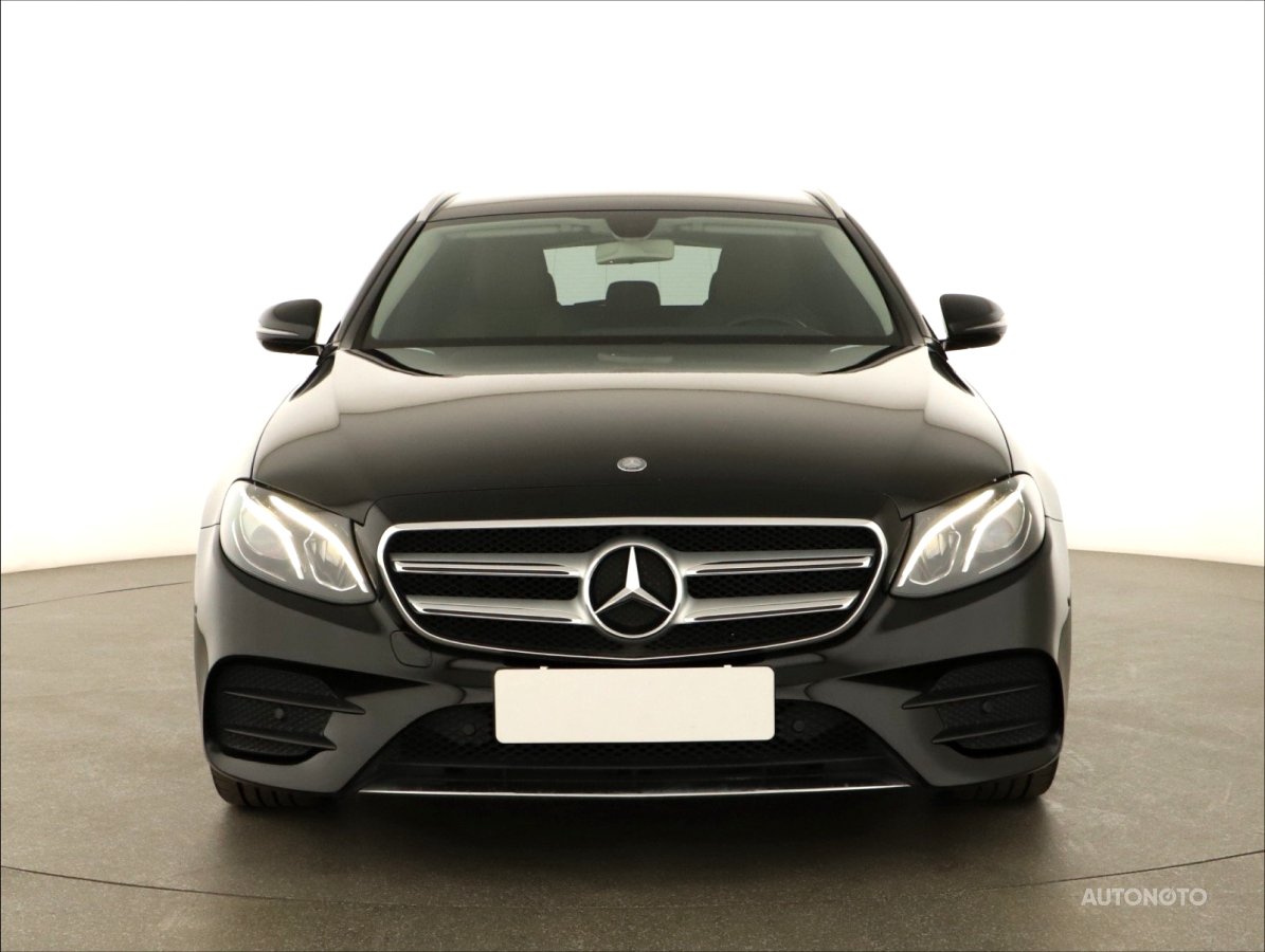Mercedes-Benz E, 2016 - pohled č. 2