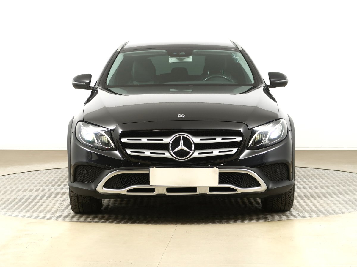 Mercedes-Benz E, 2017 - pohled č. 2