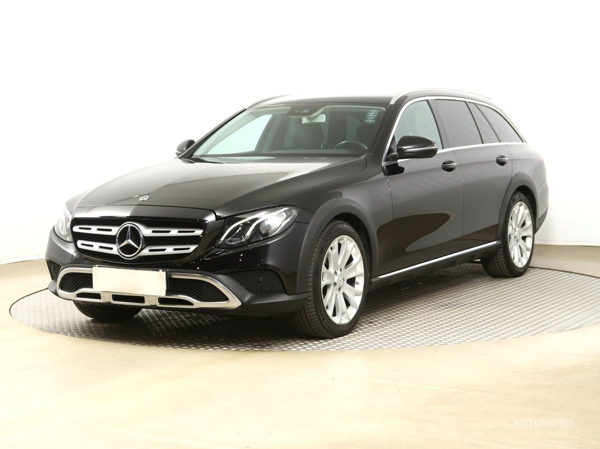 Mercedes-Benz E, 2017 - pohled č. 3