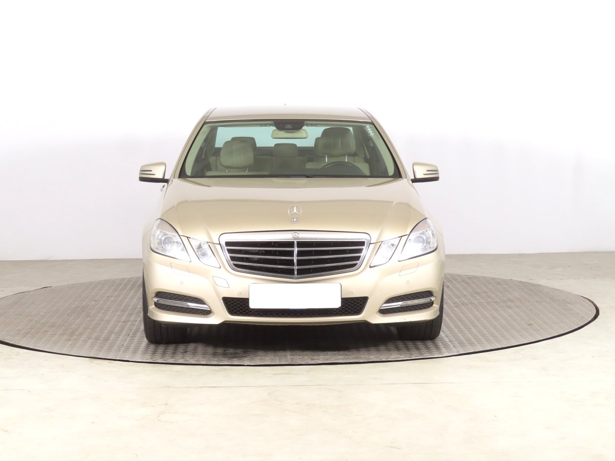 Mercedes-Benz E, 2011 - pohled č. 2