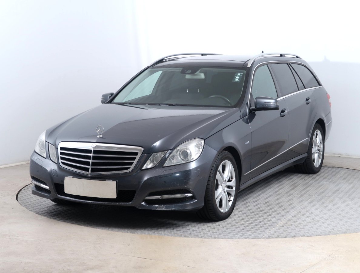 Mercedes-Benz E, 2011 - pohled č. 3