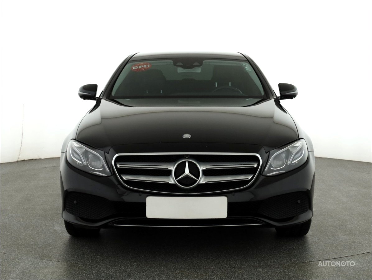 Mercedes-Benz E, 2017 - pohled č. 2