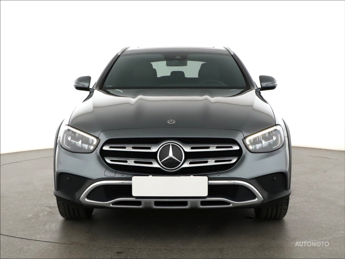 Mercedes-Benz E, 2021 - pohled č. 2