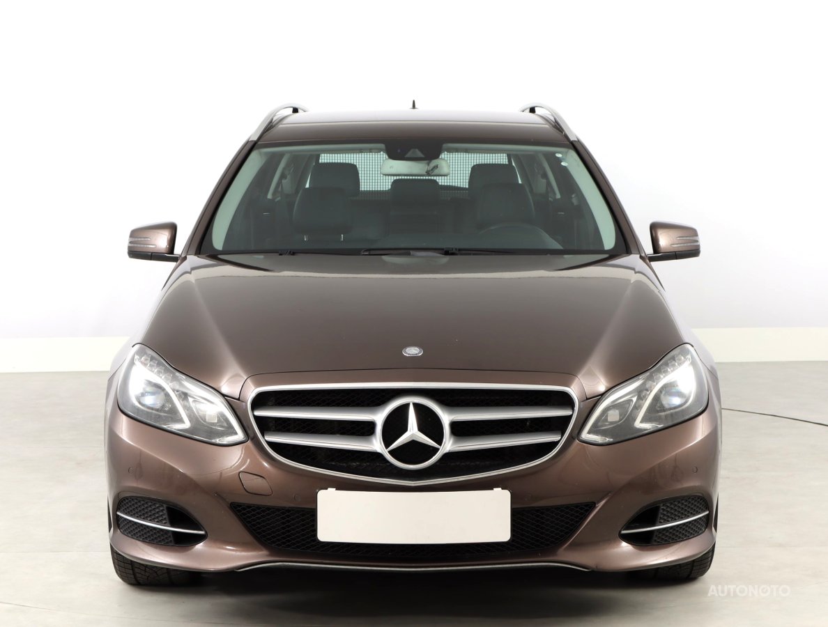 Mercedes-Benz E, 2013 - pohled č. 2