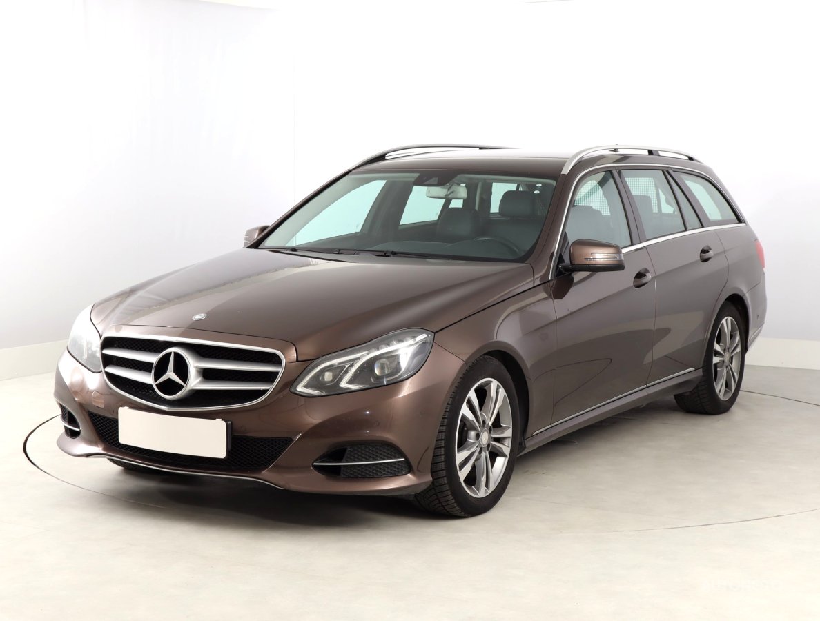 Mercedes-Benz E, 2013 - pohled č. 3