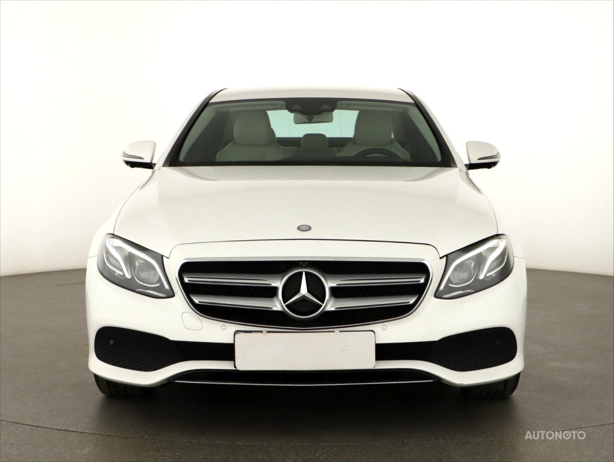 Mercedes-Benz E, 2016 - pohled č. 2