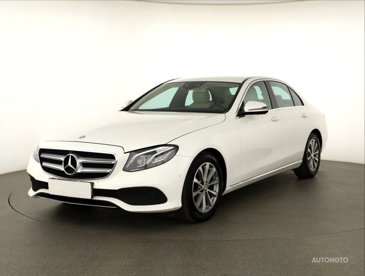 Mercedes-Benz E, 2016 - pohled č. 3