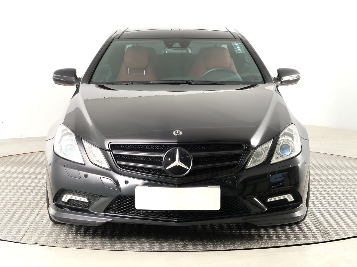 Mercedes-Benz E, 2010 - pohled č. 2