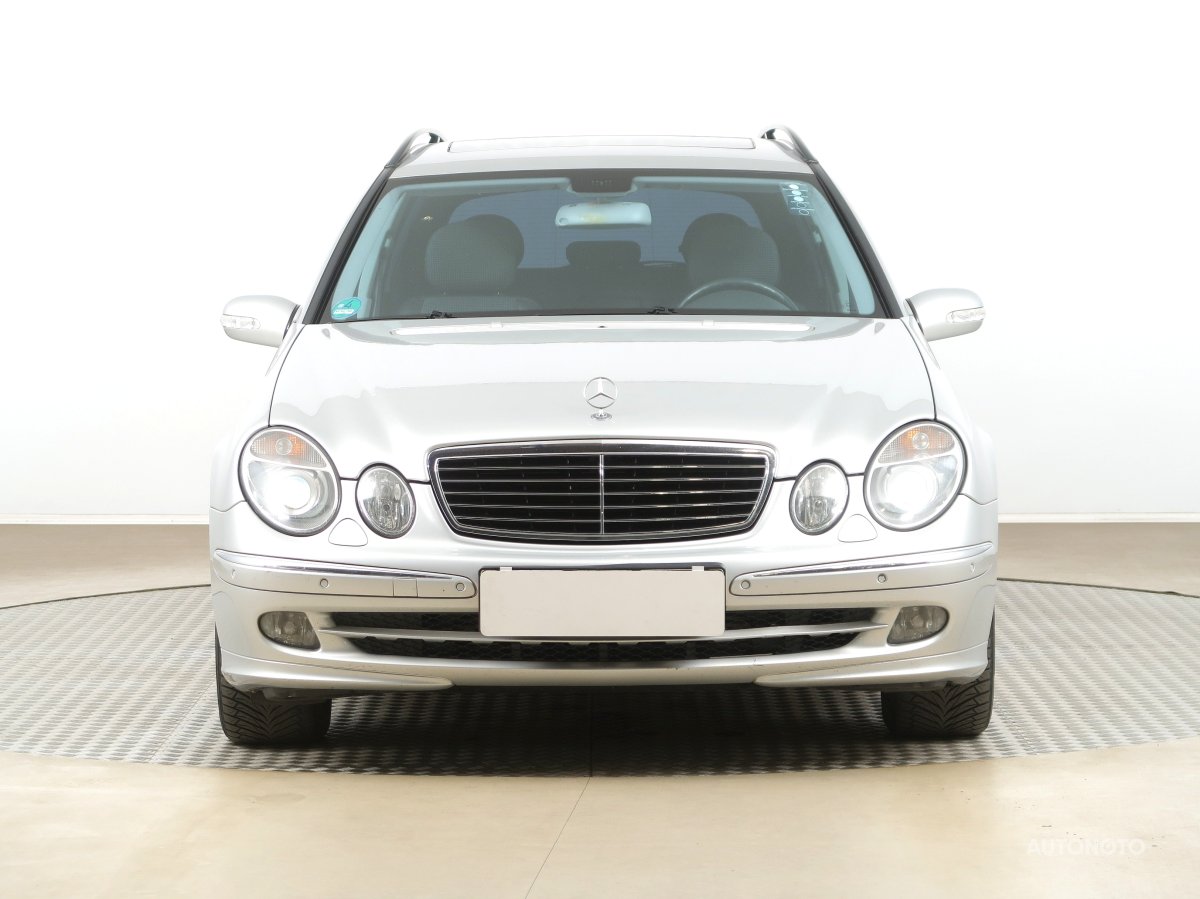 Mercedes-Benz E, 2006 - pohled č. 2