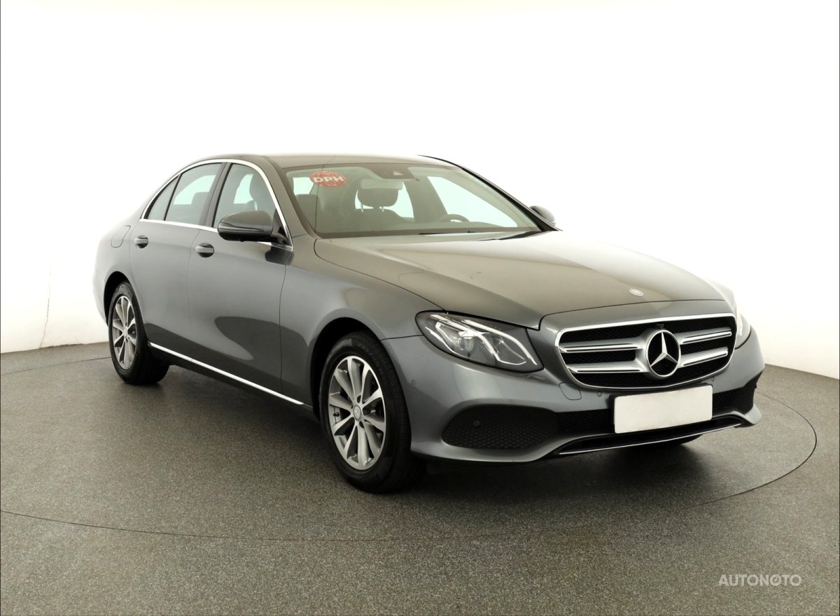 Mercedes-Benz E, 2016 - celkový pohled